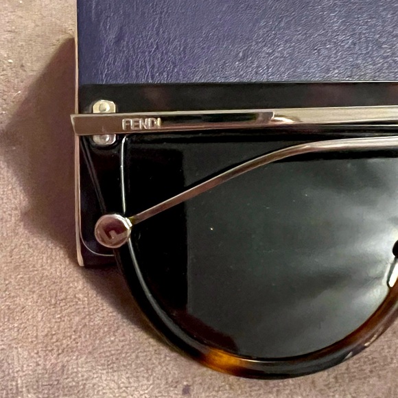 Mirrored tortoise flat frame Fendi sunglasses-worn once - Picture 3 of 5
